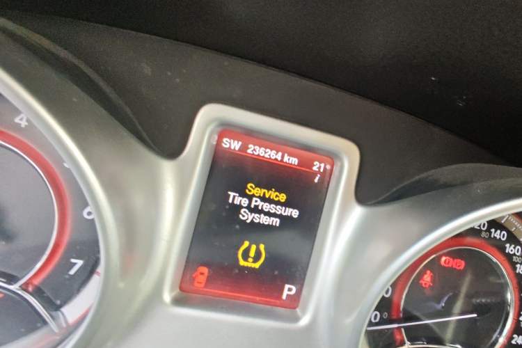 Used Fiat Freemont 2012 2.4L Luxury Edition Odometer Close Up