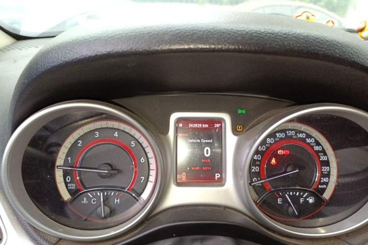 Used Fiat Freemont 2012 2.4L Luxury Edition Odometer Close Up