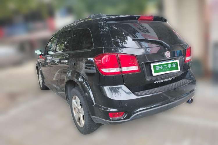Used Fiat Freemont 2012 2.4L Luxury Edition Rear Left 45 Deg
