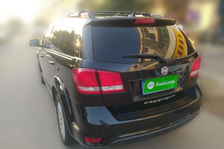 Used Fiat Freemont 2012 2.4L Luxury Edition Rear Left 45 Deg