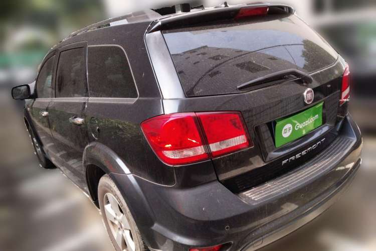 Used Fiat Freemont 2012 2.4L Luxury Edition Rear Left 45 Deg