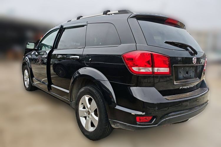 Used Fiat Freemont 2012 2.4L Luxury Edition Rear Left 45 Deg