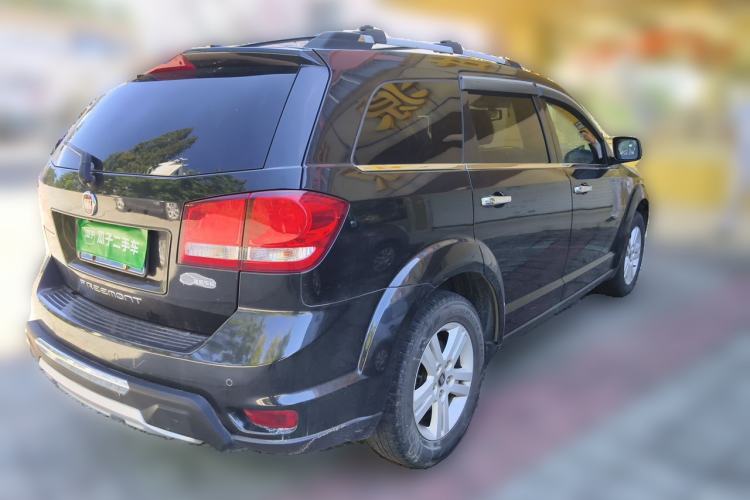 Used Fiat Freemont 2012 2.4L Luxury Edition Rear Right 45 Deg