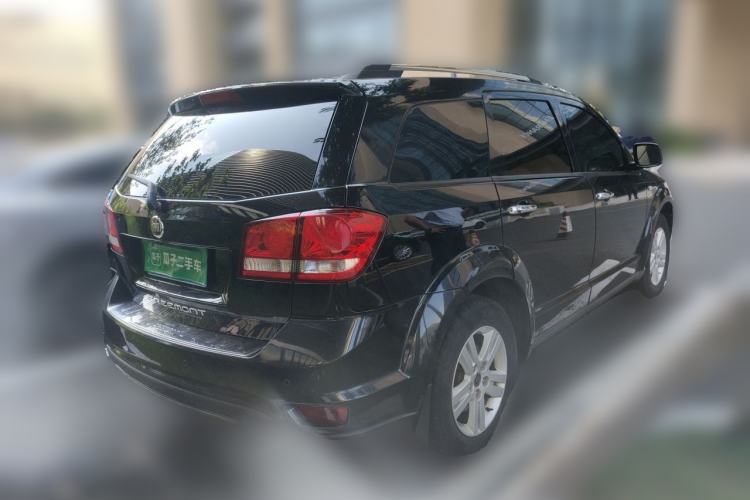 Used Fiat Freemont 2012 2.4L Luxury Edition Rear Right 45 Deg