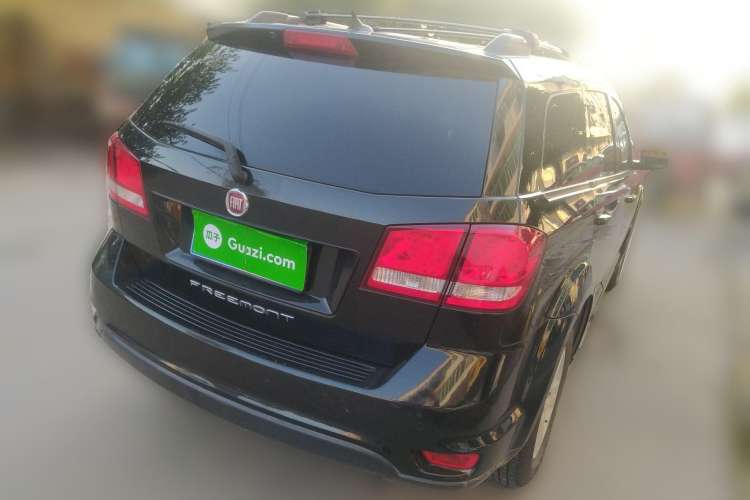 Used Fiat Freemont 2012 2.4L Luxury Edition Rear Right 45 Deg
