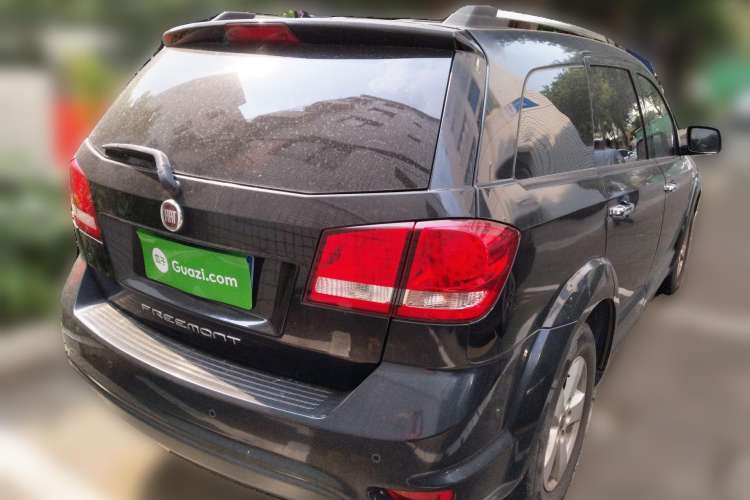 Used Fiat Freemont 2012 2.4L Luxury Edition Rear Right 45 Deg