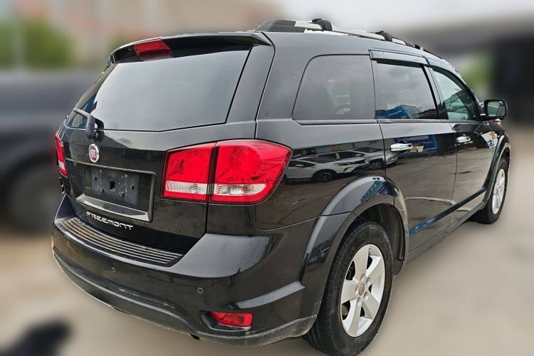 Used Fiat Freemont 2012 2.4L Luxury Edition Rear Right 45 Deg