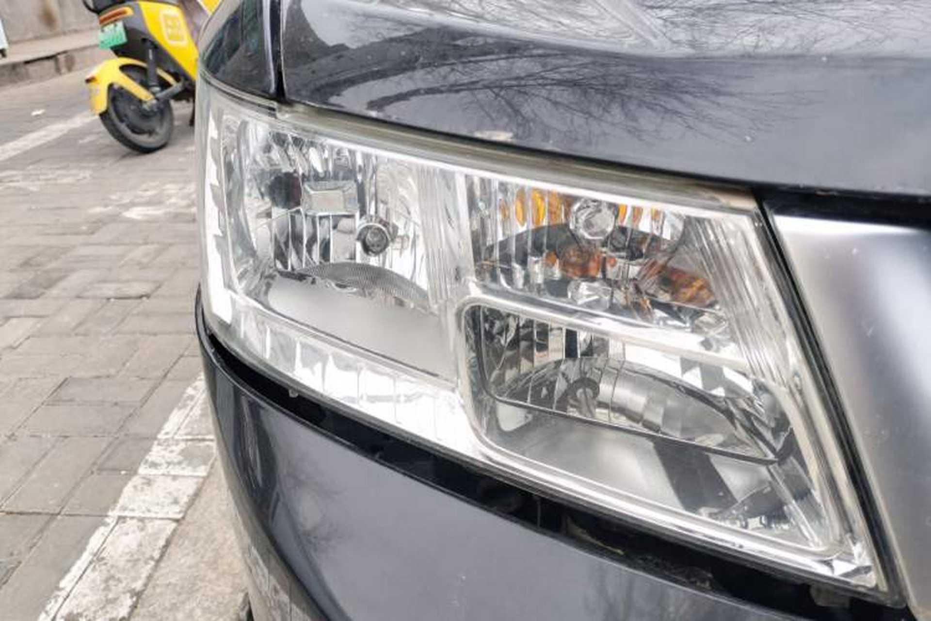 Used Fiat Freemont 2012 2.4L Luxury Edition Right Front Headlight