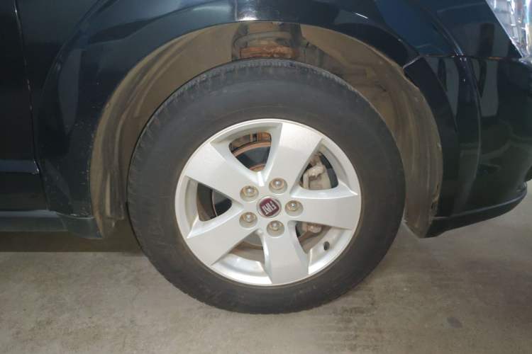 Used Fiat Freemont 2012 2.4L Comfort Edition Right Front Wheel Hub