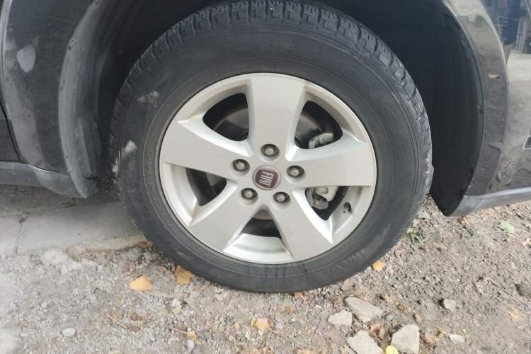 Used Fiat Freemont 2012 2.4L Luxury Edition Right Front Wheel Hub