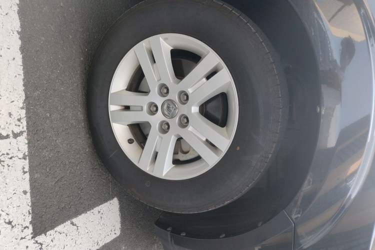 Used Fiat Freemont 2012 2.4L Luxury Edition Right Front Wheel Hub