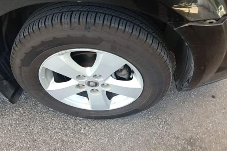 Used Fiat Freemont 2012 2.4L Luxury Edition Right Front Wheel Hub