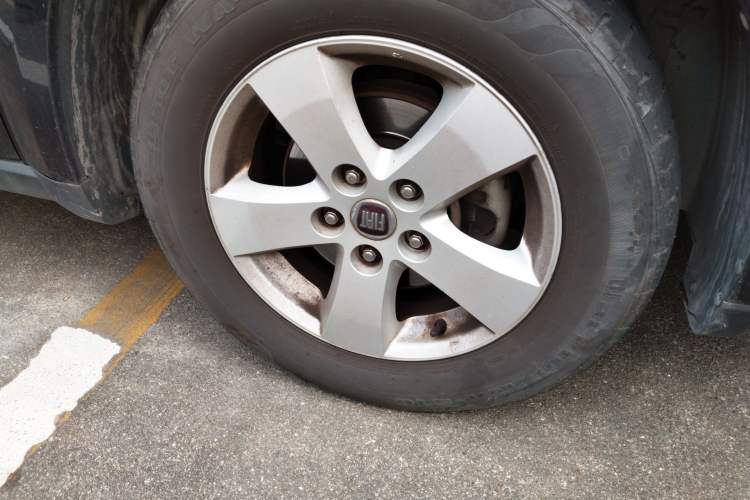 Used Fiat Freemont 2012 2.4L Luxury Edition Right Front Wheel Hub