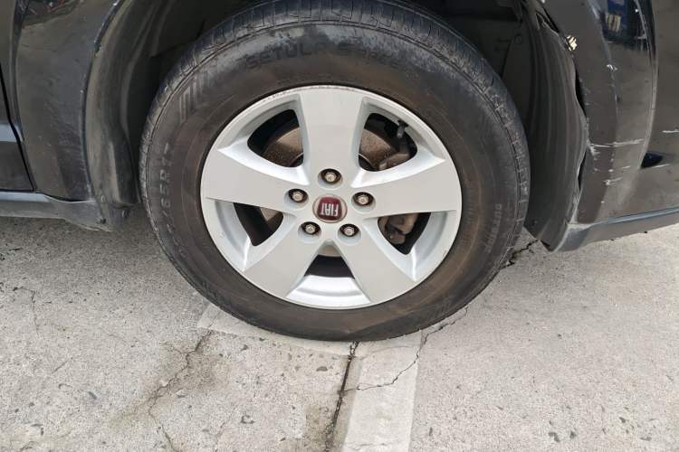 Used Fiat Freemont 2012 2.4L Luxury Edition Right Front Wheel Hub