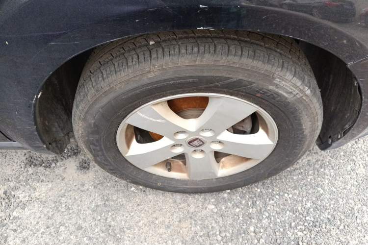 Used Fiat Freemont 2012 2.4L Luxury Edition Right Front Wheel Hub