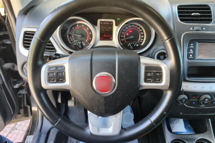 Used Fiat Freemont 2012 2.4L Luxury Edition Steering Wheel