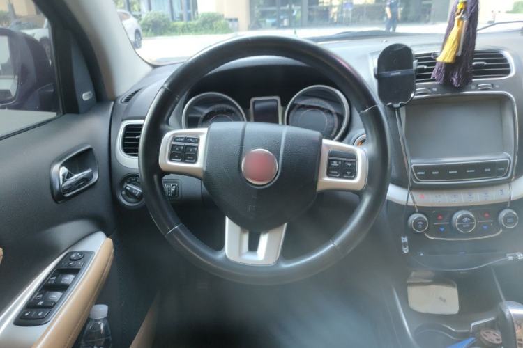 Used Fiat Freemont 2012 2.4L Luxury Edition Steering Wheel