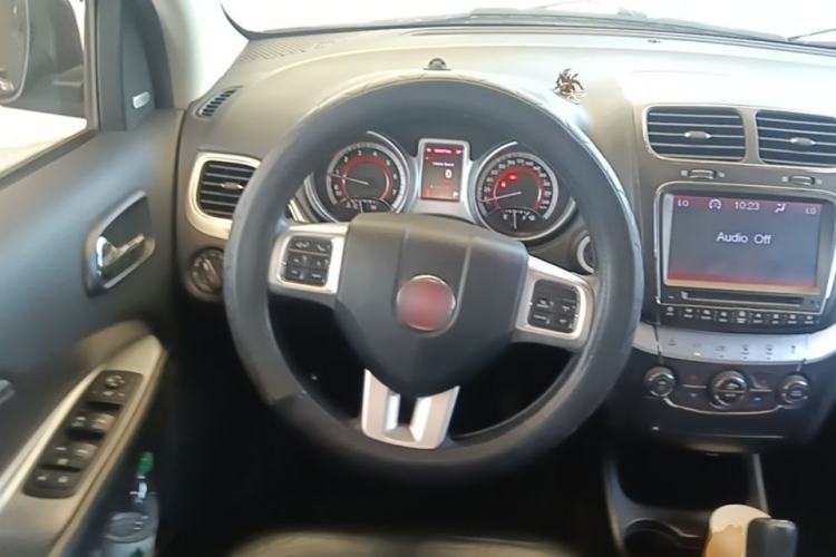 Used Fiat Freemont 2012 2.4L Luxury Edition Steering Wheel