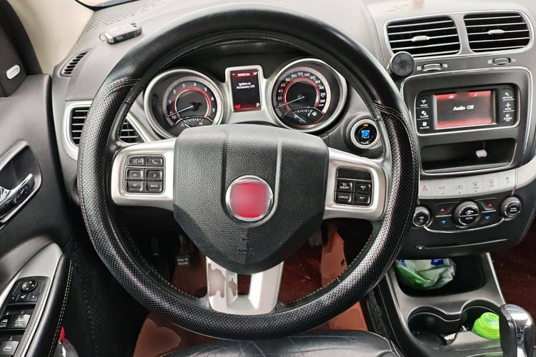 Used Fiat Freemont 2012 2.4L Luxury Edition Steering Wheel