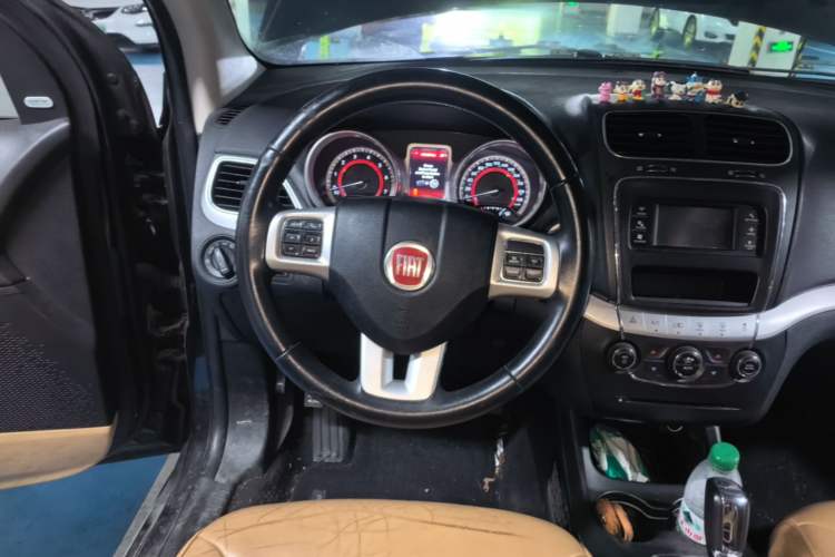 Used Fiat Freemont 2012 2.4L Luxury Edition Steering Wheel
