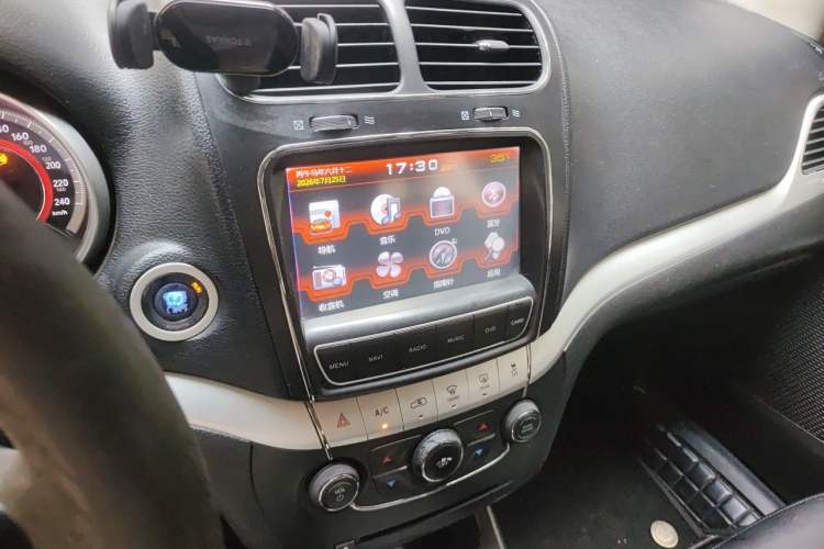 Used Fiat Freemont 2012 2.4L Comfort Edition Audio And AC Panel