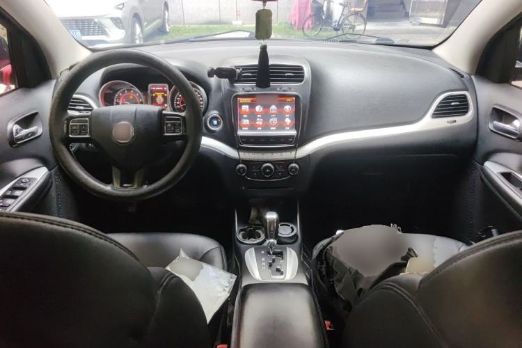 Used Fiat Freemont 2012 2.4L Comfort Edition Center Console