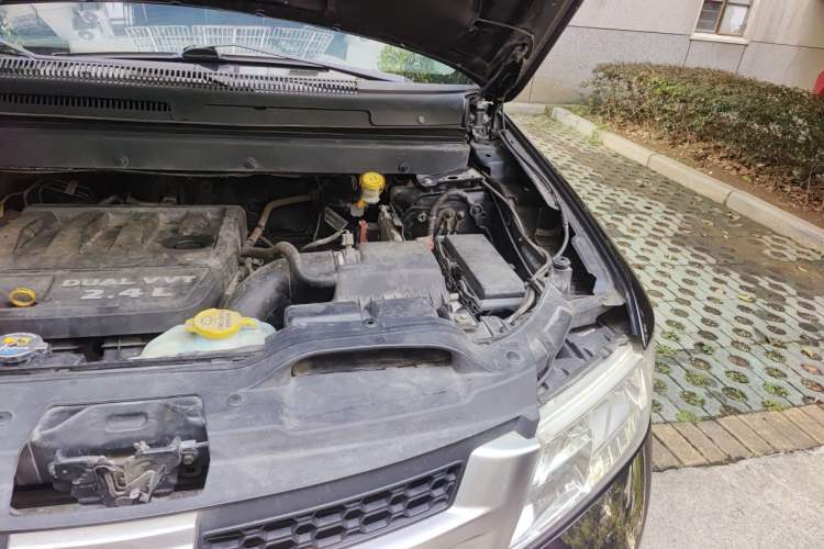 Used Fiat Freemont 2012 2.4L Comfort Edition Engine Bay Left