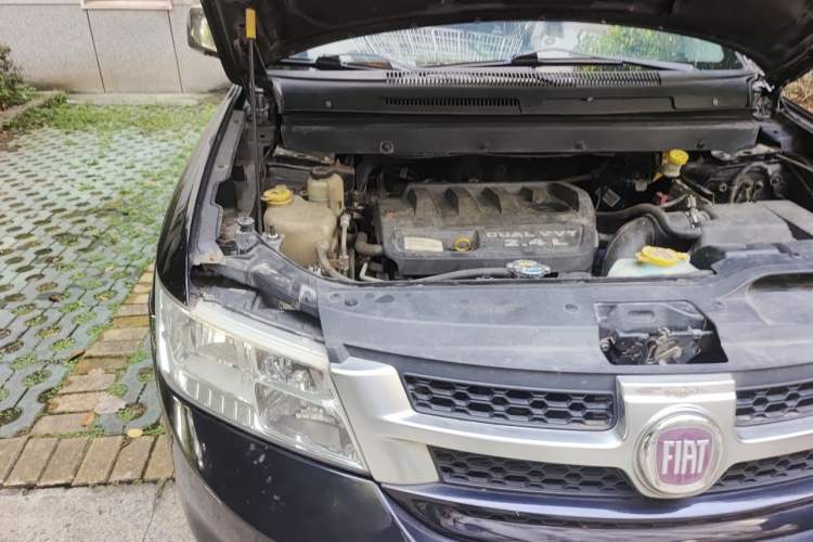 Used Fiat Freemont 2012 2.4L Comfort Edition Engine Bay Right
