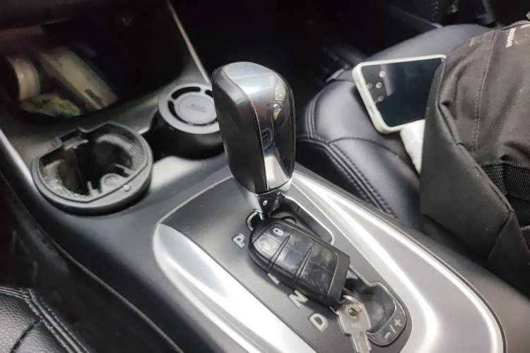 Used Fiat Freemont 2012 2.4L Comfort Edition Gear Lever