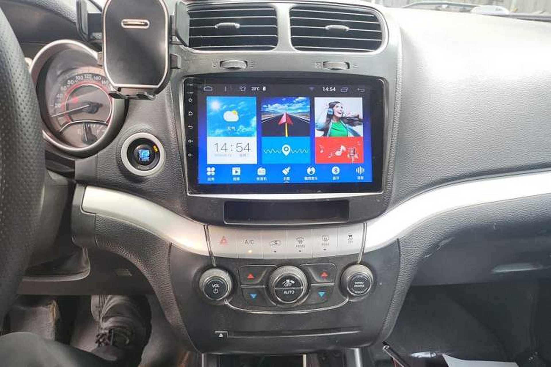 Used Fiat Freemont 2012 2.4L Luxury Edition Audio And AC Panel