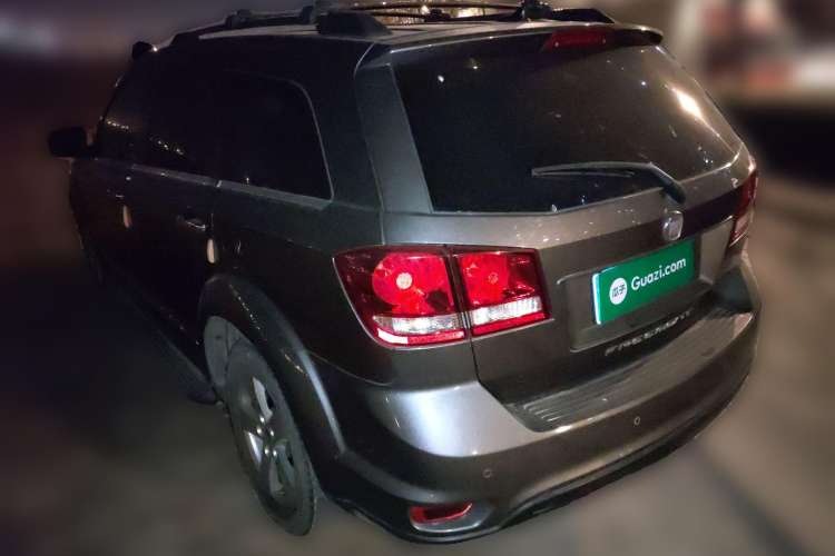 Used Fiat Freemont 2012 2.4L Luxury Edition Rear Left 45 Deg