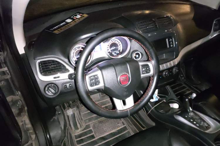 Used Fiat Freemont 2012 2.4L Luxury Edition Steering Wheel