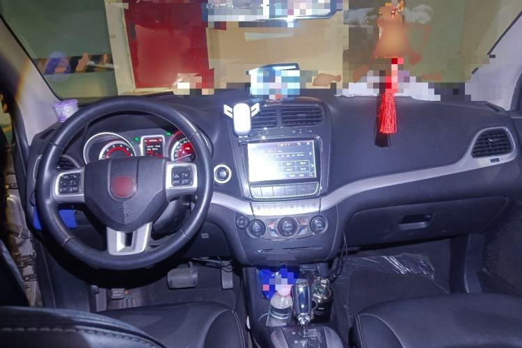 Used Fiat Freemont 2012 2.4L Luxury Edition Interior 2