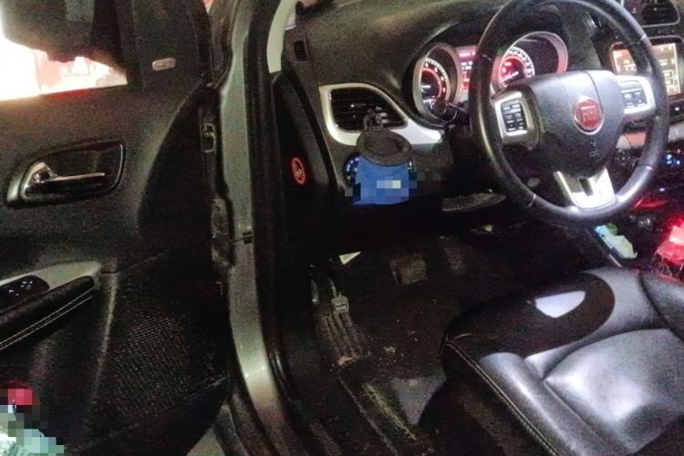 Used Fiat Freemont 2012 2.4L Luxury Edition Interior 3