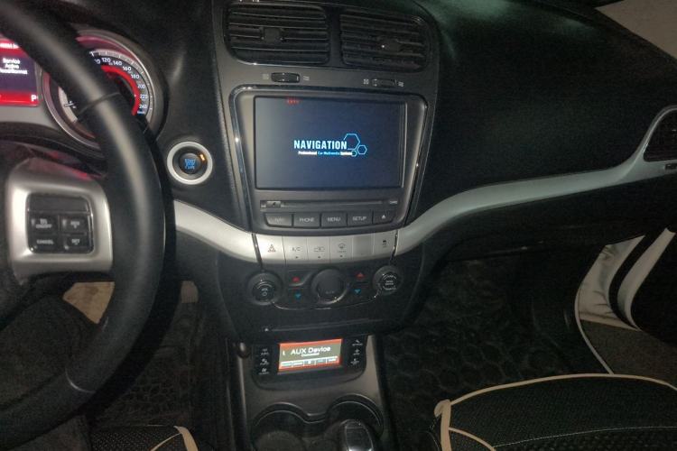 Used Fiat Freemont 2012 2.4L Luxury Edition Audio And AC Panel