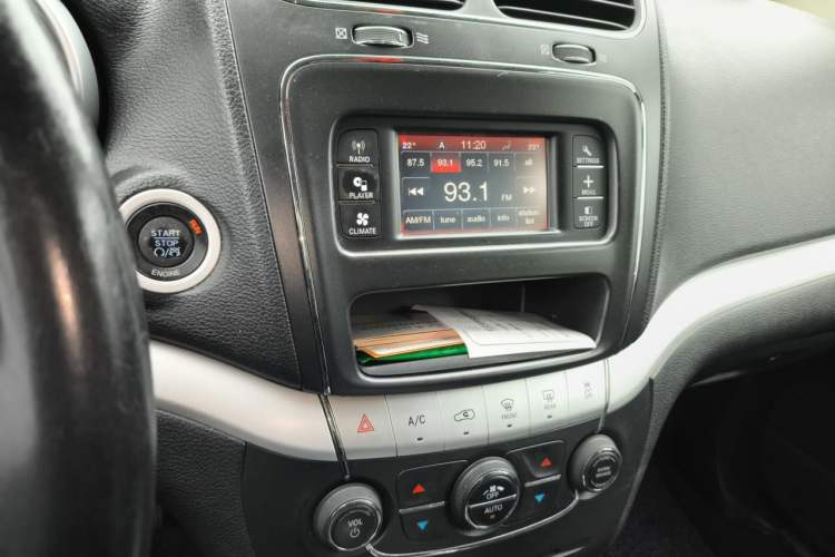 Used Fiat Freemont 2012 2.4L Luxury Edition Audio And AC Panel