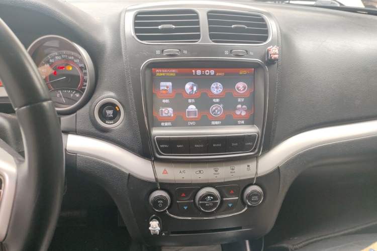 Used Fiat Freemont 2012 2.4L Luxury Edition Audio And AC Panel
