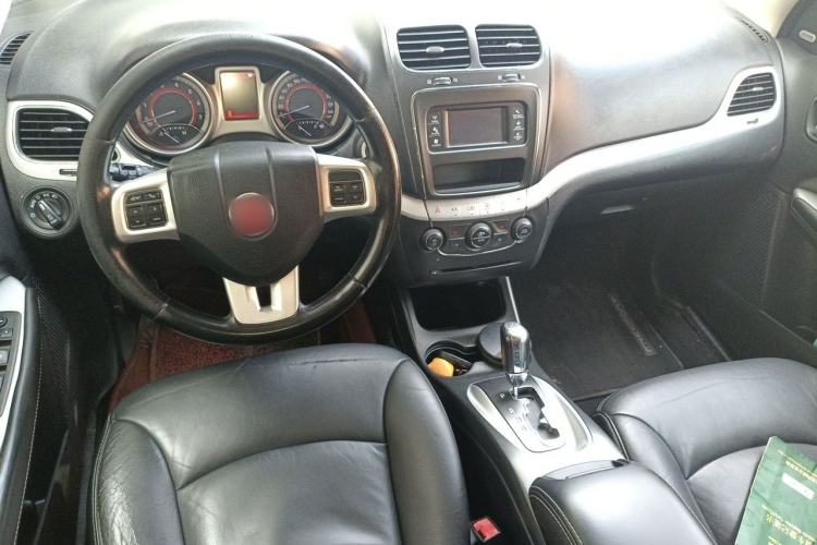 Used Fiat Freemont 2012 2.4L Luxury Edition Center Console