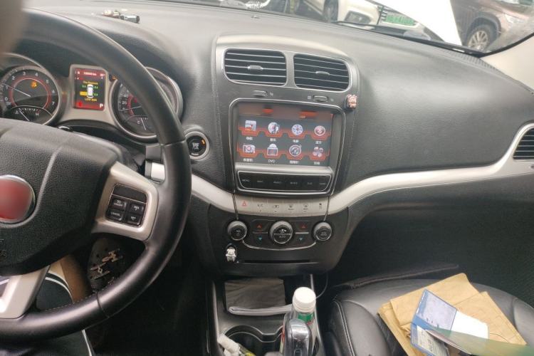 Used Fiat Freemont 2012 2.4L Luxury Edition Center Console