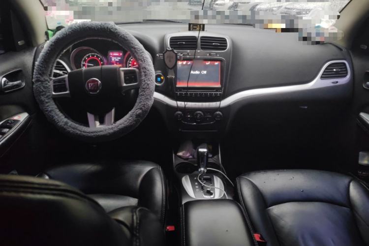 Used Fiat Freemont 2012 2.4L Luxury Edition Center Console