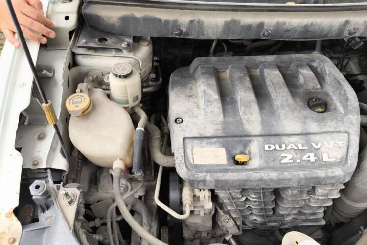 Used Fiat Freemont 2012 2.4L Luxury Edition Engine Bay Right