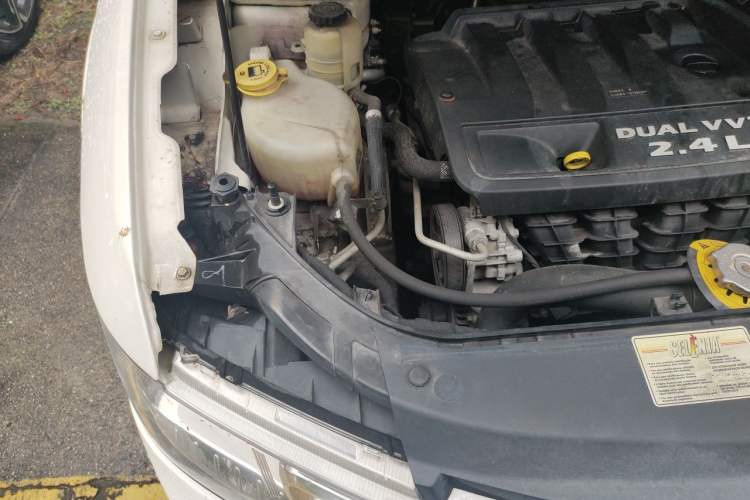 Used Fiat Freemont 2012 2.4L Luxury Edition Engine Bay Right
