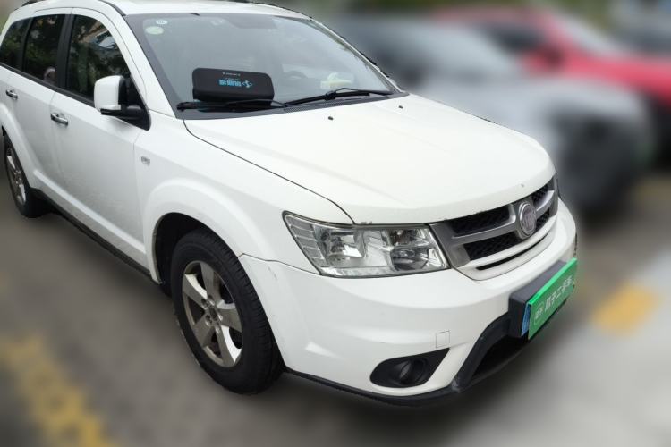 Used Fiat Freemont 2012 2.4L Luxury Edition Front Right 45 Deg