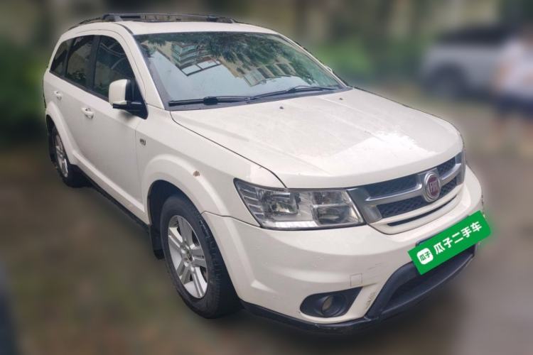 Used Fiat Freemont 2012 2.4L Luxury Edition Front Right 45 Deg