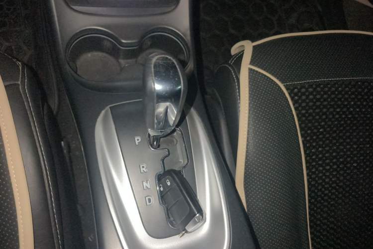 Used Fiat Freemont 2012 2.4L Luxury Edition Gear Lever