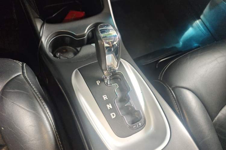 Used Fiat Freemont 2012 2.4L Luxury Edition Gear Lever