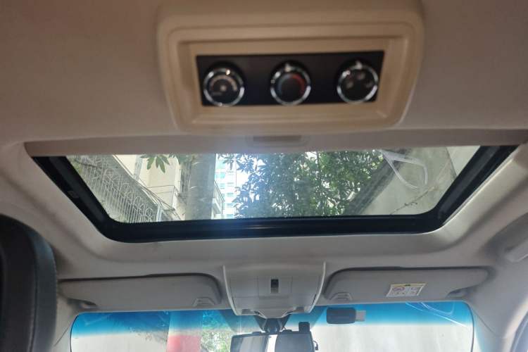 Used Fiat Freemont 2012 2.4L Luxury Edition Headliner