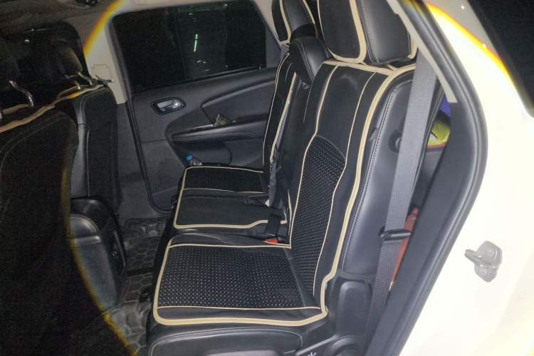 Used Fiat Freemont 2012 2.4L Luxury Edition Interior 4