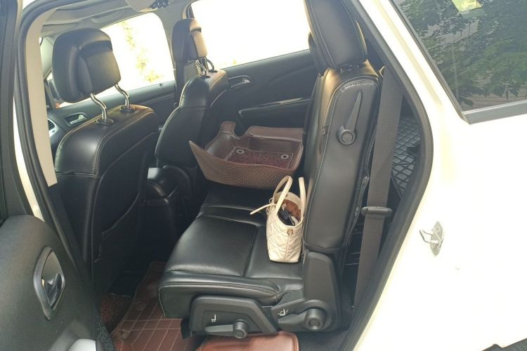 Used Fiat Freemont 2012 2.4L Luxury Edition Left Rear Seat