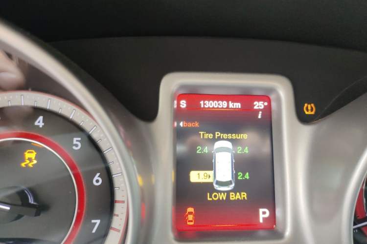 Used Fiat Freemont 2012 2.4L Luxury Edition Odometer Close Up